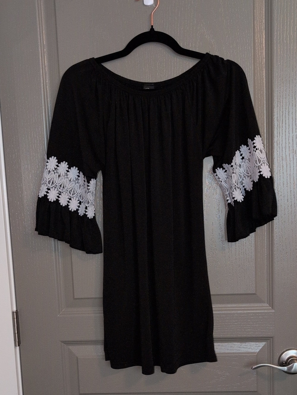 WinWin Black Midi Top with White Lace Sleeve Detail